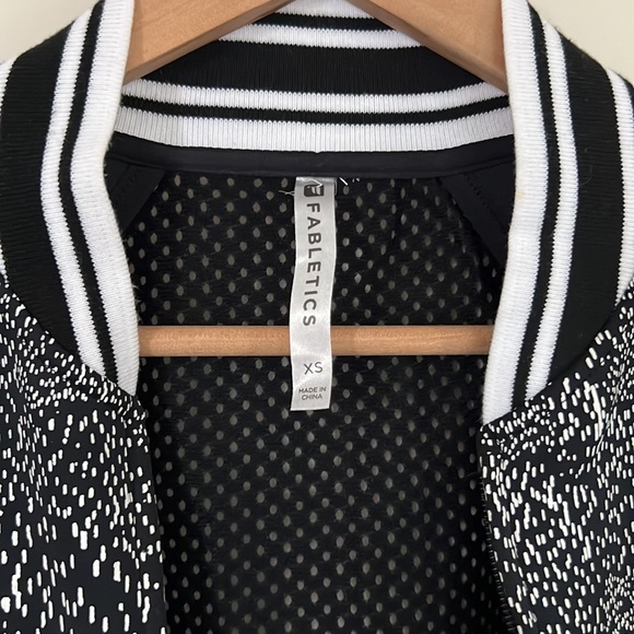 FABLETICS black and white jacket - Picture 5 of 6